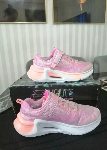 Kızlar için Pembe Skechers Bağcıklı Spor Ayakkabı - Görsel 17