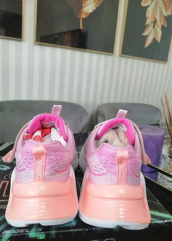 Kızlar için Pembe Skechers Bağcıklı Spor Ayakkabı - Görsel 13