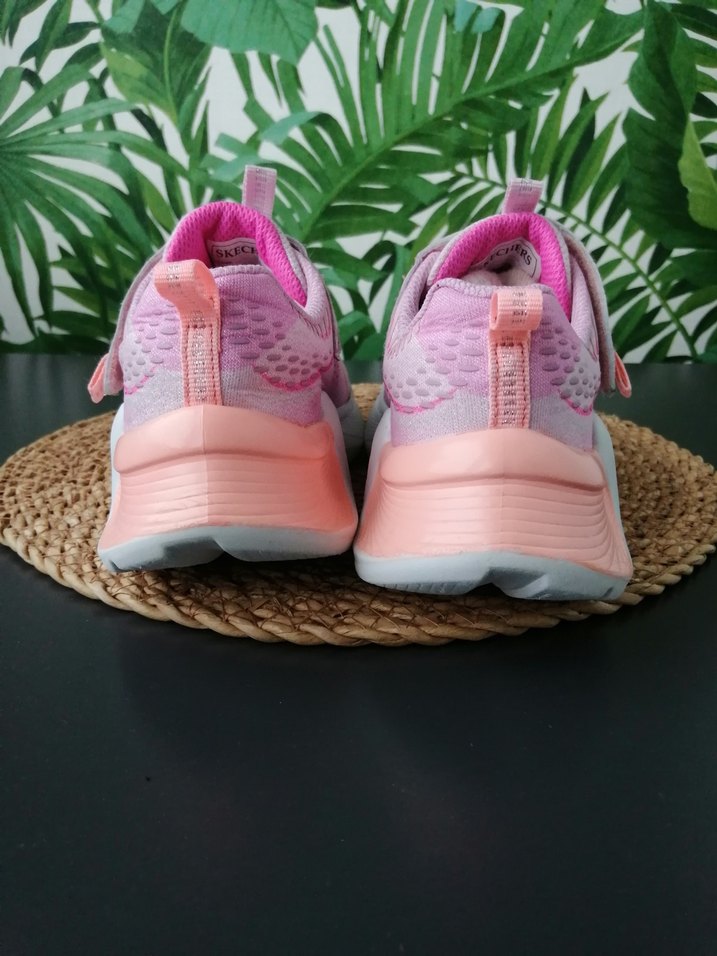 Kızlar için Pembe Skechers Bağcıklı Spor Ayakkabı - Görsel 3