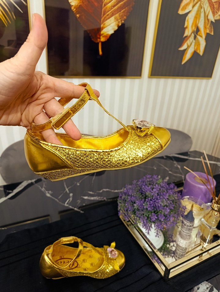 Kız Çocuk Altın Renkli Tokalı Babet - Görsel 4