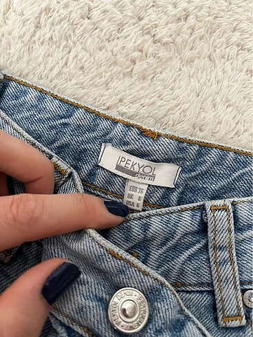 s Beden İpekyol yırtık detaylı jean