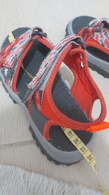 33 Beden kırmızı Renk Decathlon sandalet