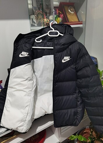Nike Çift Taraflı Kaz Tüyü Mont