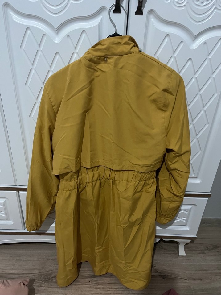Sarı Bel Detaylı Yağmurluk - Görsel 3