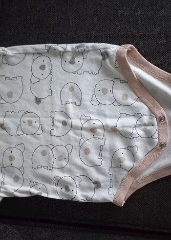 Desenli Kısa Kollu Bebek Body ikisi 70 tl - Görsel 3