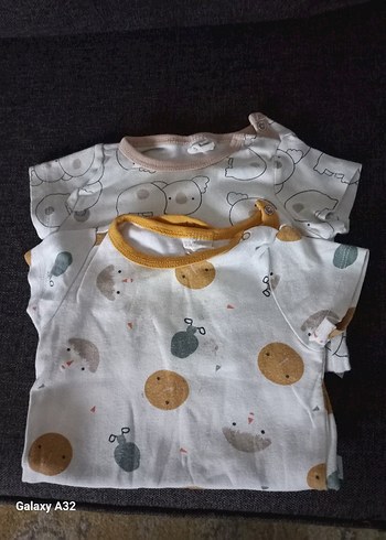 Desenli Kısa Kollu Bebek Body ikisi 70 tl - Görsel 2