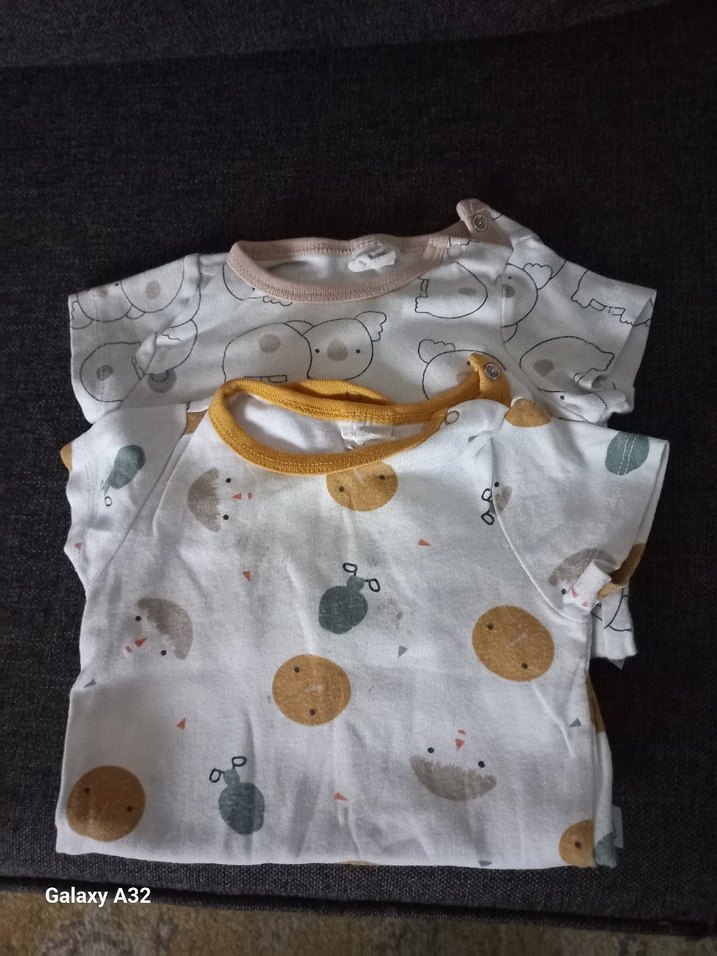 Desenli Kısa Kollu Bebek Body ikisi 70 tl - Görsel 2