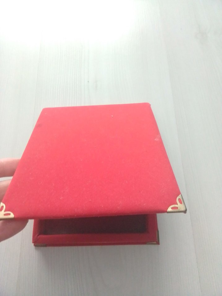 kırmızı kadife plaket kutusu - Görsel 4