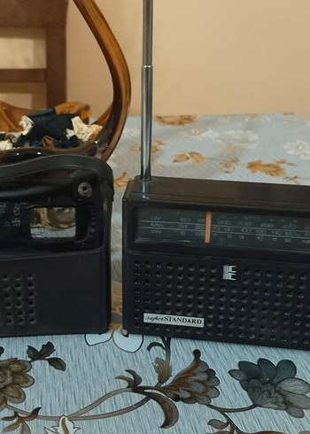 Klasik Siyah Taşınabilir Radyo