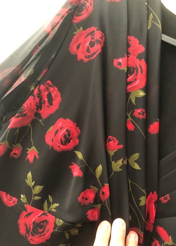 Kırmızı Çiçekli Drapeli V Yaka Elbise - Görsel 4