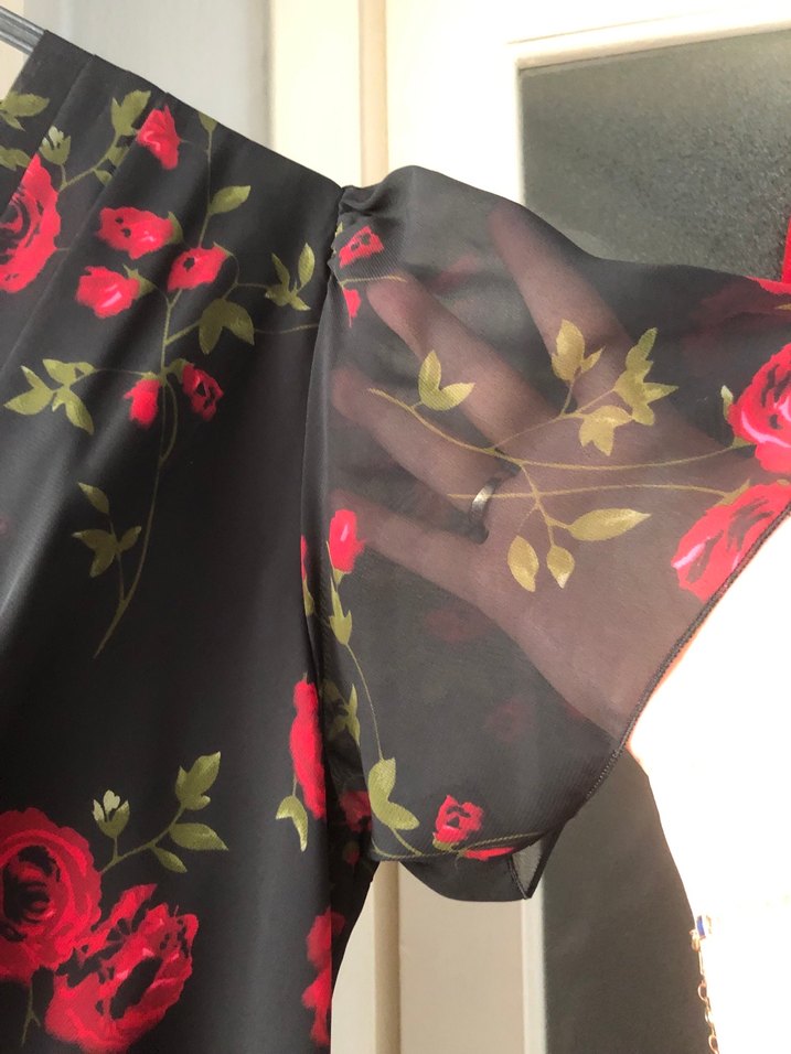 Kırmızı Çiçekli Drapeli V Yaka Elbise - Görsel 3