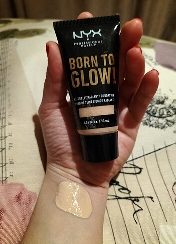 NYX BORN TO GLOW NATUREL FONDÖTEN