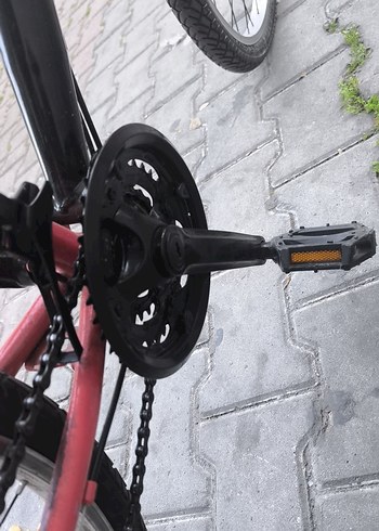 kırmızı siyah bisiklet çift amasörlü iki tekerlekli üç değil. - Görsel 5