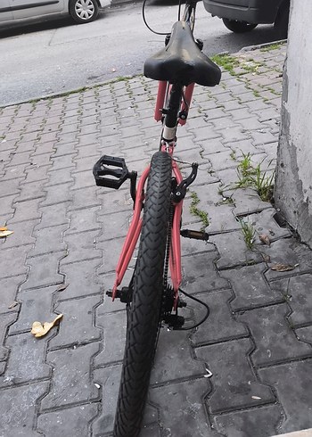 kırmızı siyah bisiklet çift amasörlü iki tekerlekli üç değil. - Görsel 6