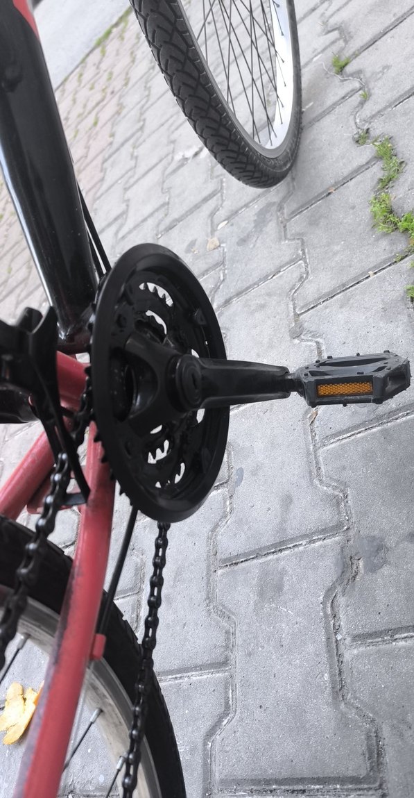 kırmızı siyah bisiklet çift amasörlü iki tekerlekli üç değil. - Görsel 5