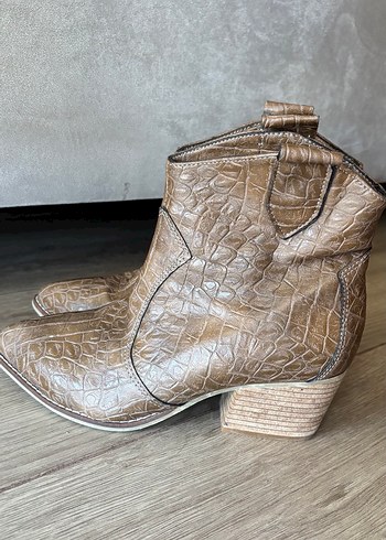 KADIN KOVBOY BOT - Görsel 2