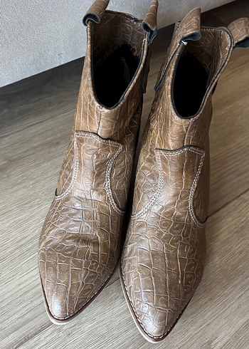 KADIN KOVBOY BOT - Görsel 4