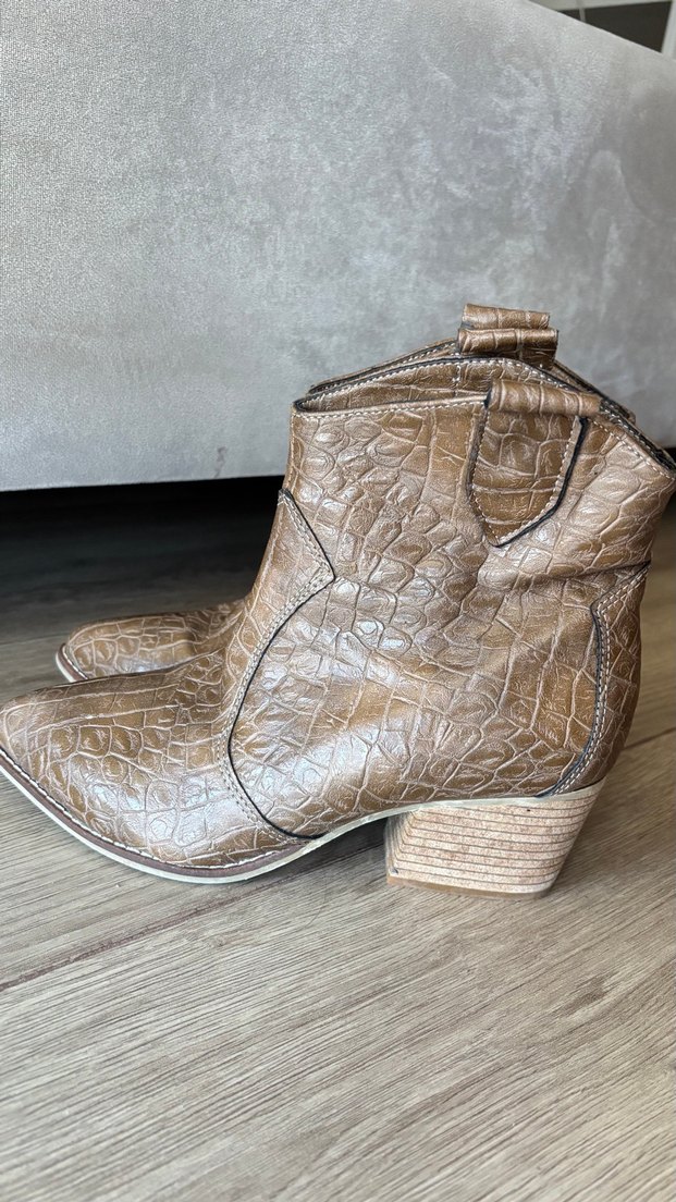 KADIN KOVBOY BOT - Görsel 2