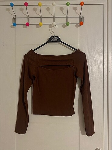 Ecrou cutout detaylı bluz