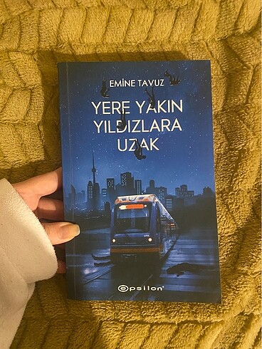 Yere Yakın Yıldızlara Uzak Roman