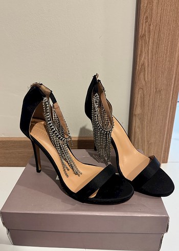 40 Beden siyah Renk Zincir Detaylı Siyah Stiletto Kadın Abiye Ayakkabı