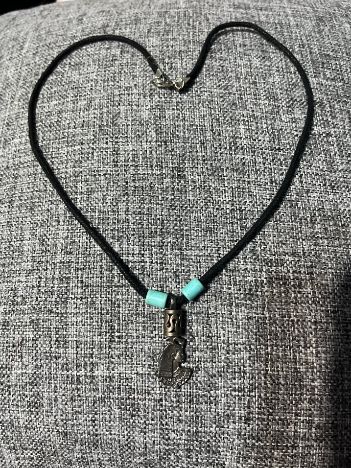 Gri Uzun Zincirli Aslan Figürlü Kolye - Görsel 3