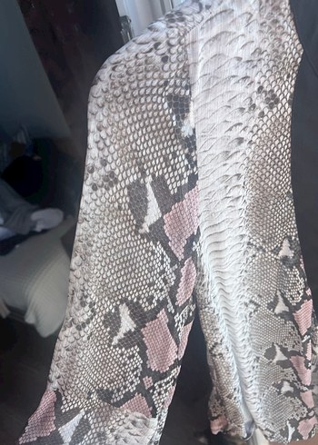 Gri Yılan Desenli Uzun Kollu Kadın Bluz - Görsel 6