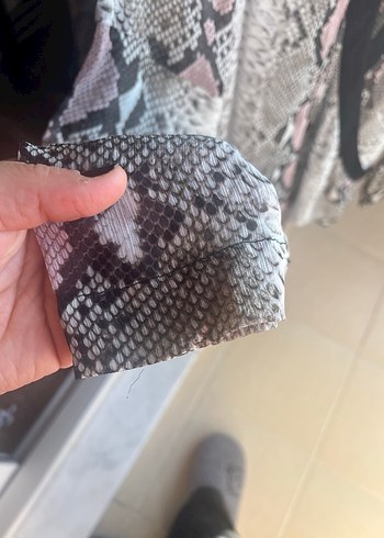 Gri Yılan Desenli Uzun Kollu Kadın Bluz - Görsel 5