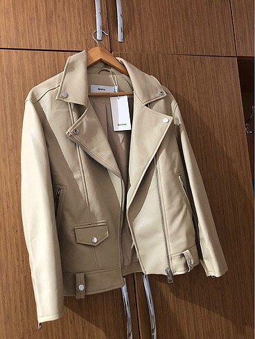 Bershka mont