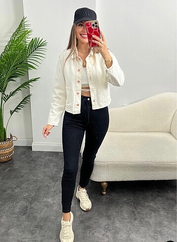 Zara Beyaz Rose Düğmeli Ceket