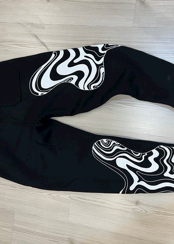 Siyah Zebra Desenli Fermuarlı Eşofman - Görsel 3