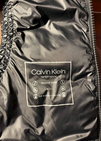 Calvin Klein Siyah Parlak Şişme Yelek - Görsel 5