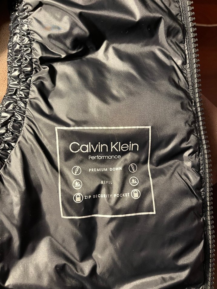 Calvin Klein Siyah Parlak Şişme Yelek - Görsel 5