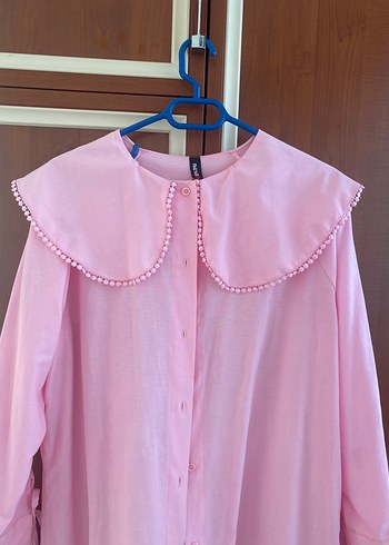 Düğmeli, uzun kollu pembe hamile bluzu