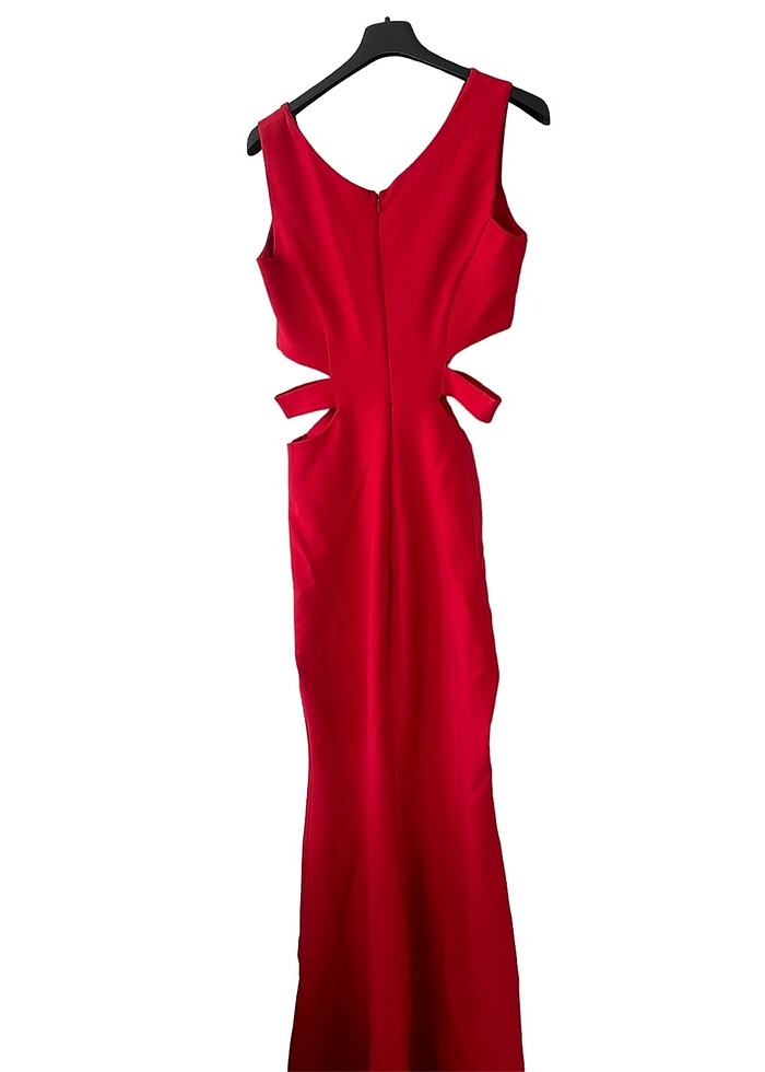 Kırmızı dekolteli ve yırtmaçli elbise - Görsel 2