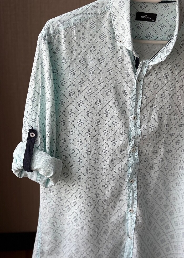 Tudors Desenli Mavi Gömlek - Görsel 4