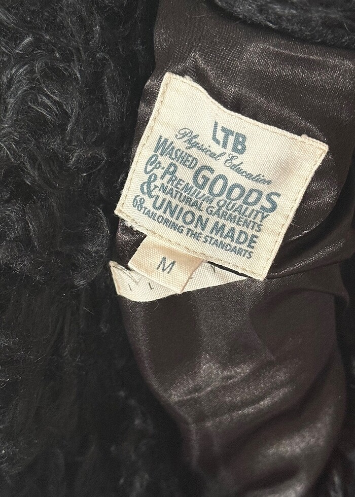 Peluş Kuru Kafa Broşlu Mont - Görsel 3