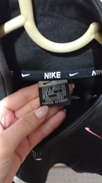 l Beden Nike hırka