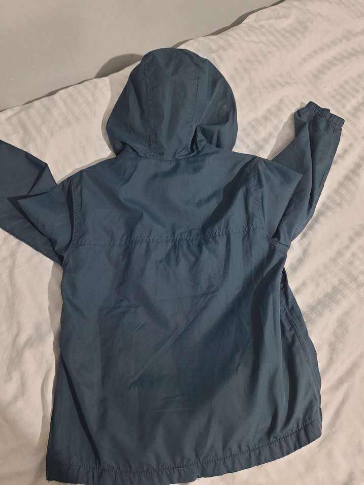 Kapüşonlu Gri Erkek Çocuk Yağmurluk - Görsel 4