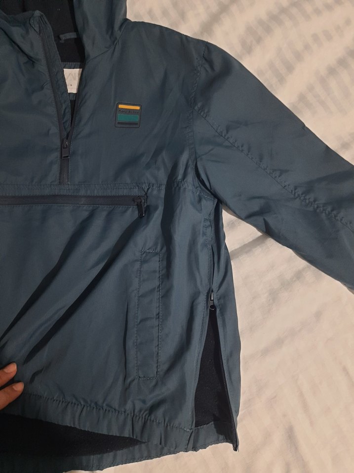 Kapüşonlu Gri Erkek Çocuk Yağmurluk - Görsel 2