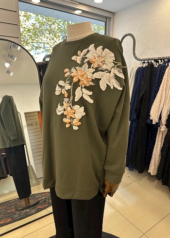 diğer Beden Nakışlı Uzun Kollu Salaş Sweatshirt