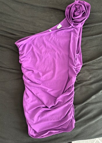 Tek kol gül detaylı bluz - Görsel 4