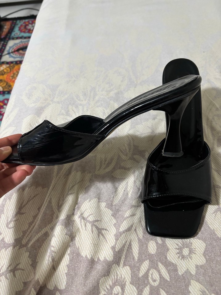 Kare Burunlu Siyah Topuklu Terlik - Görsel 2