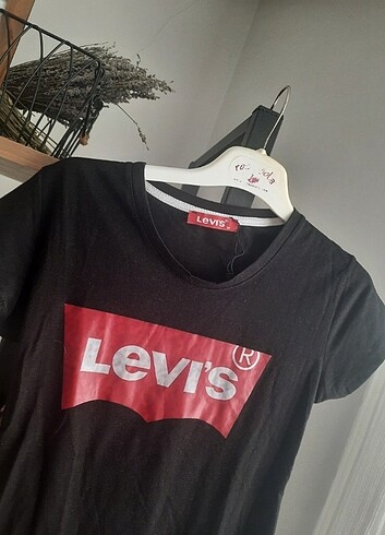 Levis Yeni tsort