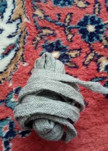 Gri Renk Yaka Kismina Dikilecek Aparat