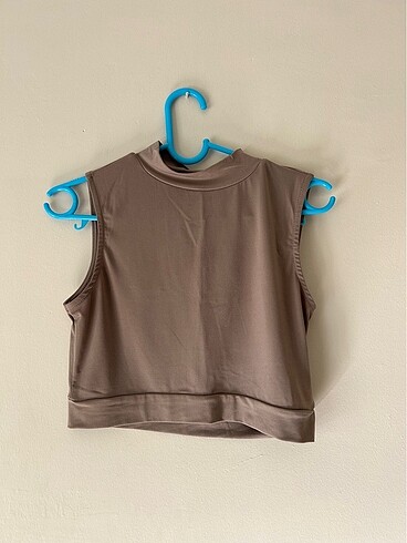 Dik yaka crop bluz