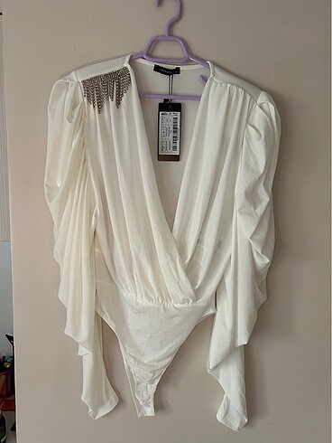 Trendyol & Milla Ekru taş detaylı body