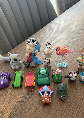 Renkli Karışık Aksiyon Figürleri Seti