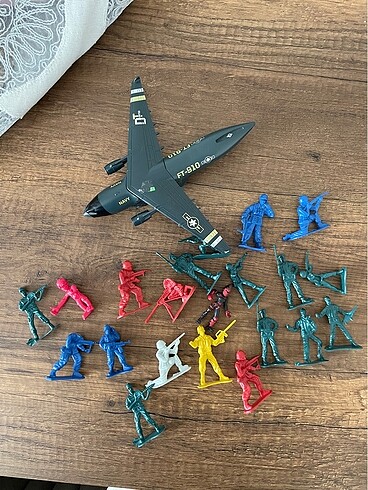 Plastik asker takımı