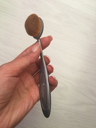 The Balm kaşık fırça 